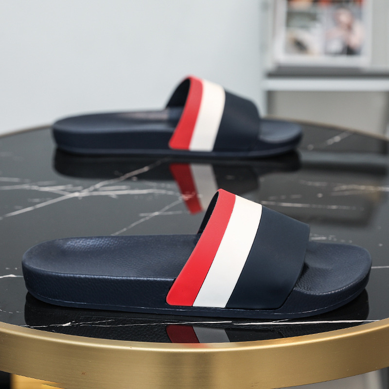 Designer slippers free shipping 2025 new fashion personality luxury high-end texture thick soled sandals for outdoor home use for men women