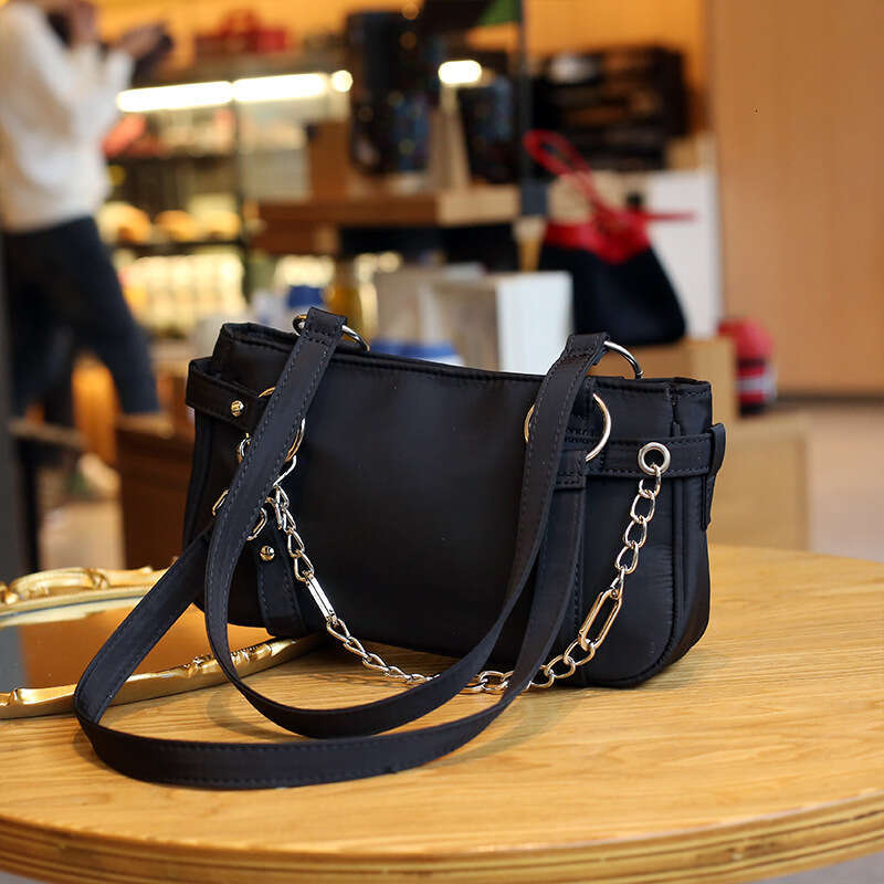 Niche Design New Cool Girl Motorcycle Underarm High-end Fashion Trend Chain Handbag Shoulder Bag