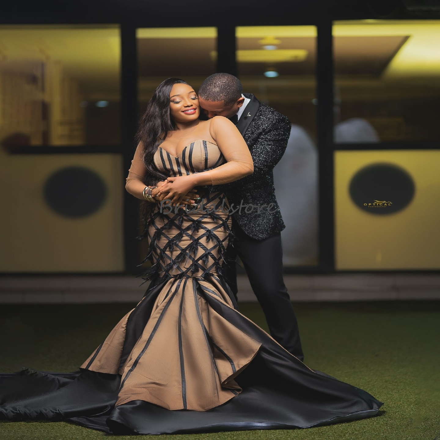 Luxury Champagne With Black Prom Dress O Neck Illusion Long Sleeve Mermaid Evening Dress 2025 Plus Size Feather Aso Ebi Formal Occasion Birthday Dress