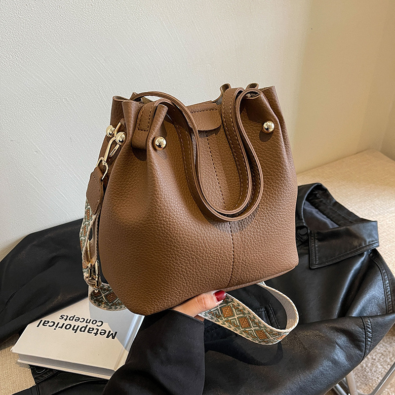 Free Shipping New Designer Bag For 2025 Cross-border Bag Women High-end Versatile Bucket Summer Luxury Wallet Wide Strap Shoulder Crossbody Ladies Han