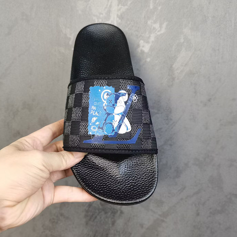 Designer slippers free shipping 2025 new fashion luxury high-end feeling checkered printed thick soled sandals for men women