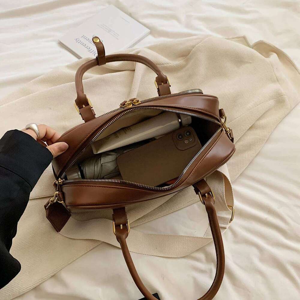 Retro Handbag Simple Commuting Women's 2024 New Korean Style Casual Large Capacity Shoulder Crossbody Bag Bowling Bolsos