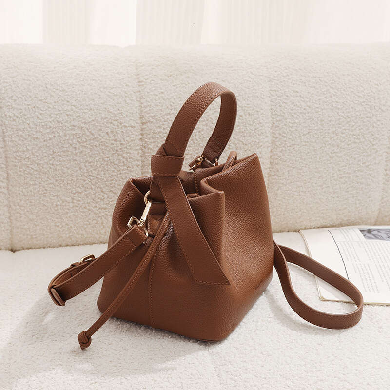 New Genuine Leather Texture Commuter Versatile Shoulder Crossbody Bag Niche Fashion Handbag for Women