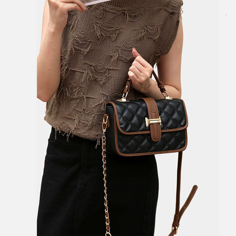 2025 New Quilted Chain Crossbody High-end Handheld Shoulder Fashion Simple Versatile Light Luxury Small Square Bag