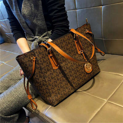 Hong Kong Genuine Leather Handbag for Women 2023 New Trendy Design Fashion Large Capacity Travel Shoulder Tote Bag