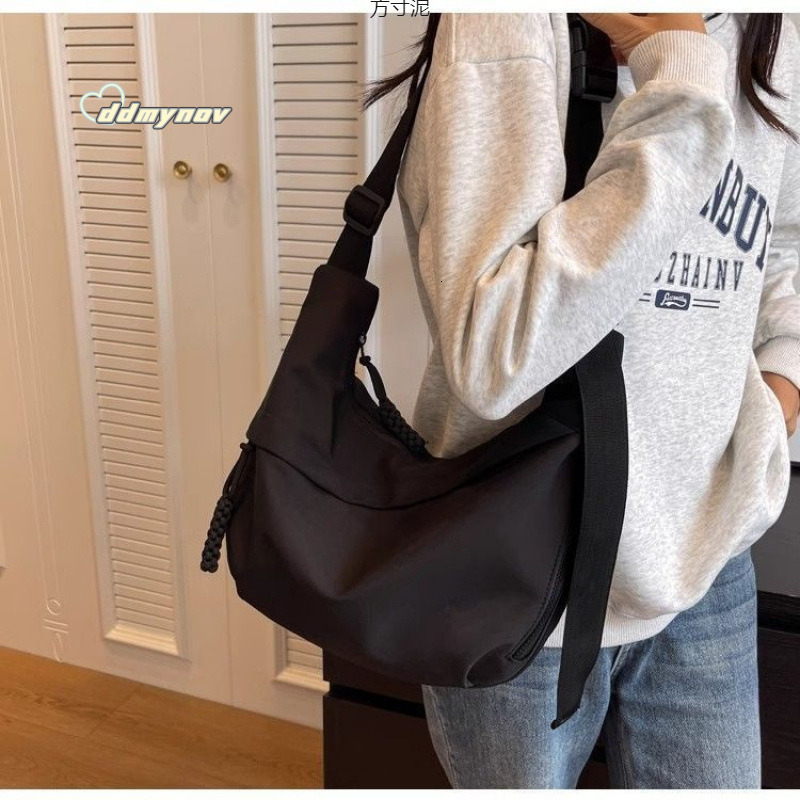 2025Dumpling for Women New Sports Casual Oxford Cloth Shoulder Versatile Crossbody Travel Large Capacity Crescent Bag ddmynov