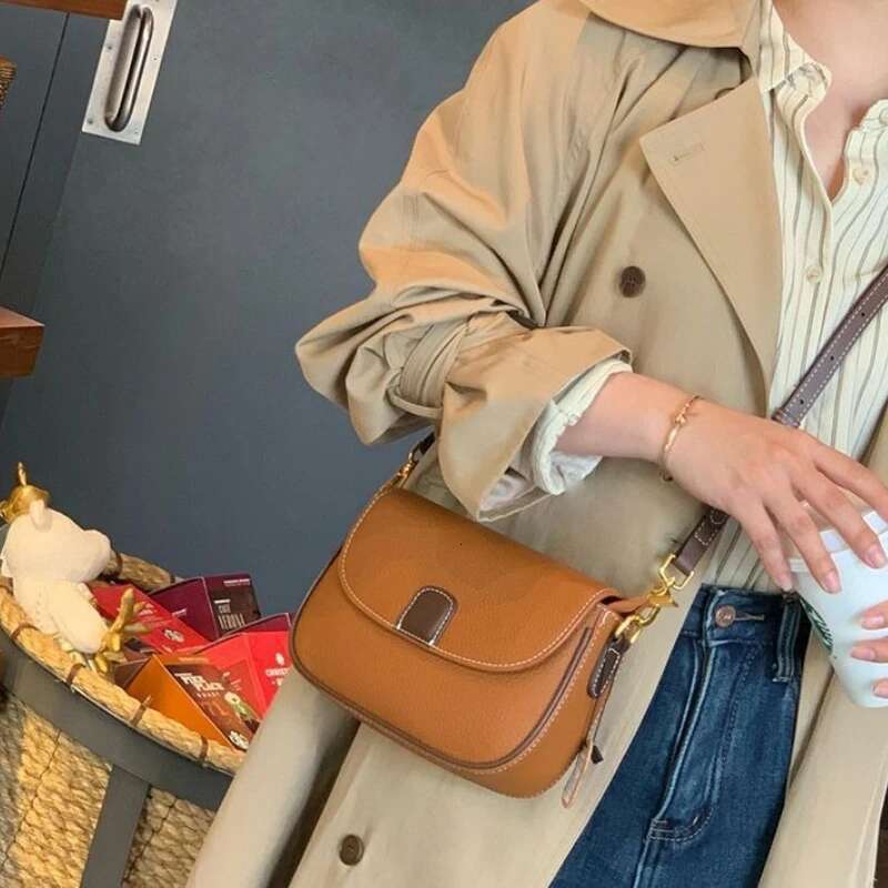New Cowhide Shoulder Crossbody Ladies Genuine Leather Niche Commuter Versatile Small Square Bag, Lightweight Cell Phone Bag