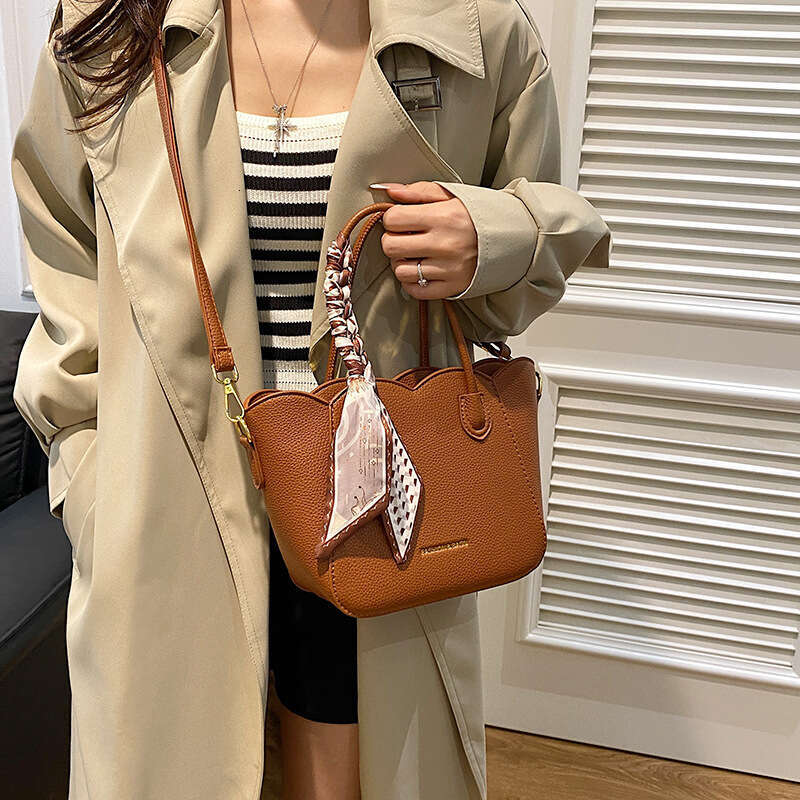 Fashionable Textured Handbag For Women New Simple Personality Versatile Shoulder Elegant Trendy Crossbody Tote Bag