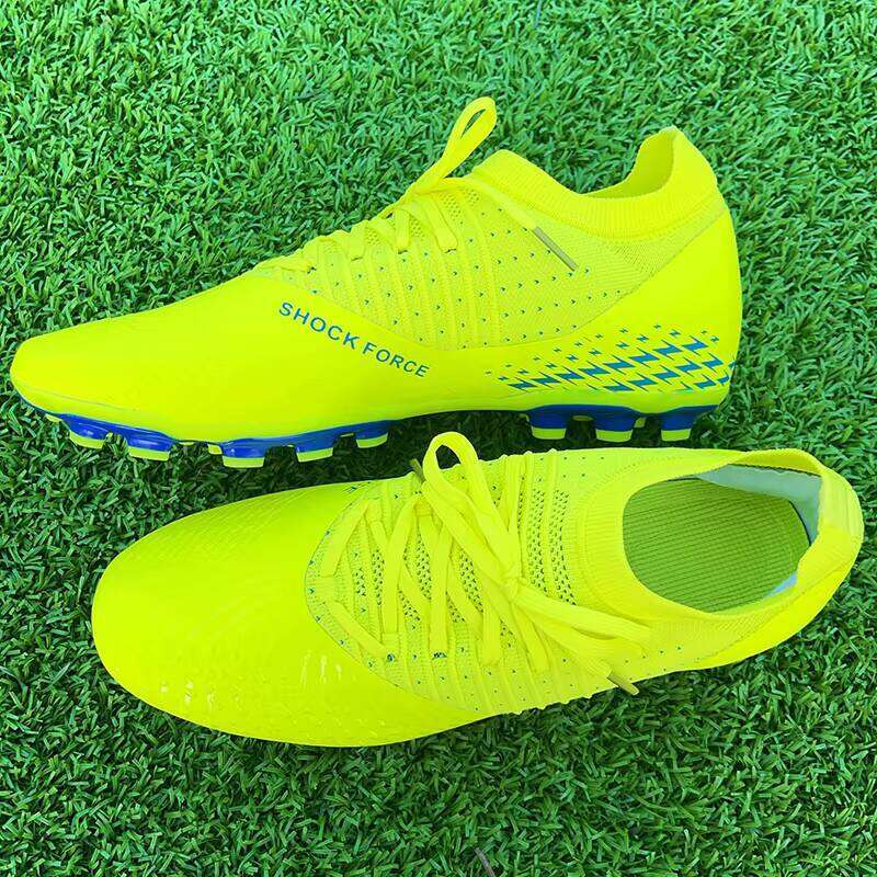 Wholesale High Quality Futsal Sneaker New Model Man Seamless Upper Soccer Sports Shoes Football Men