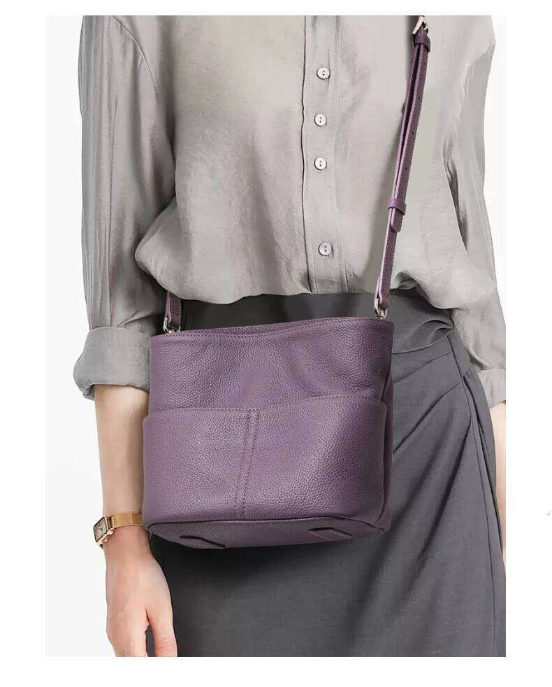 In summer of 2025, the new top cowhide large-capacity fashion handbag Joker bucket shoulder slung bag