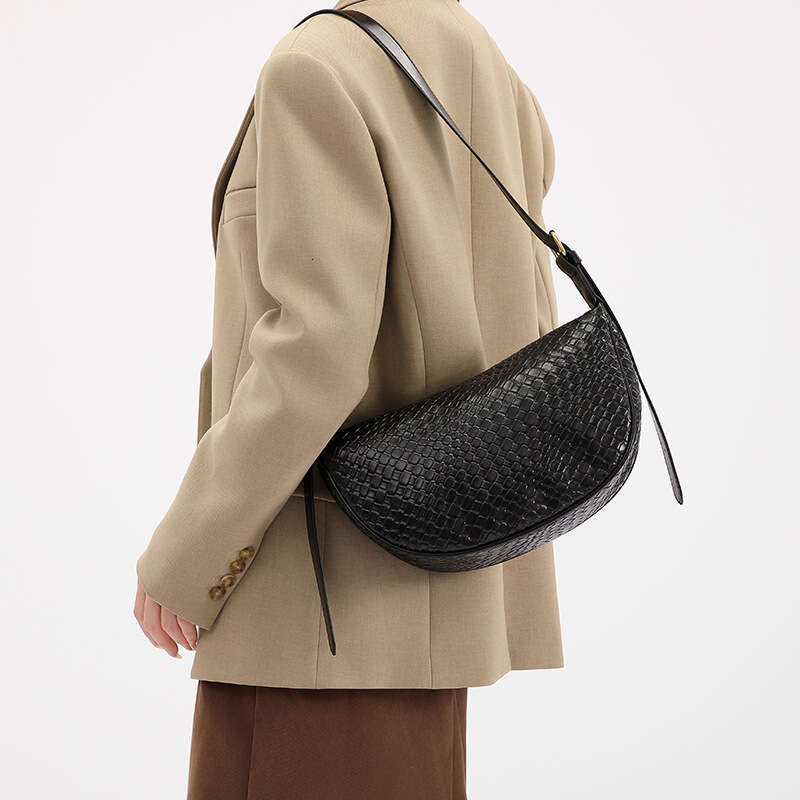 This Spring and Summer Versatile Crescent Fashion Casual Shoulder Trendy Woven Pattern Crossbody Bag
