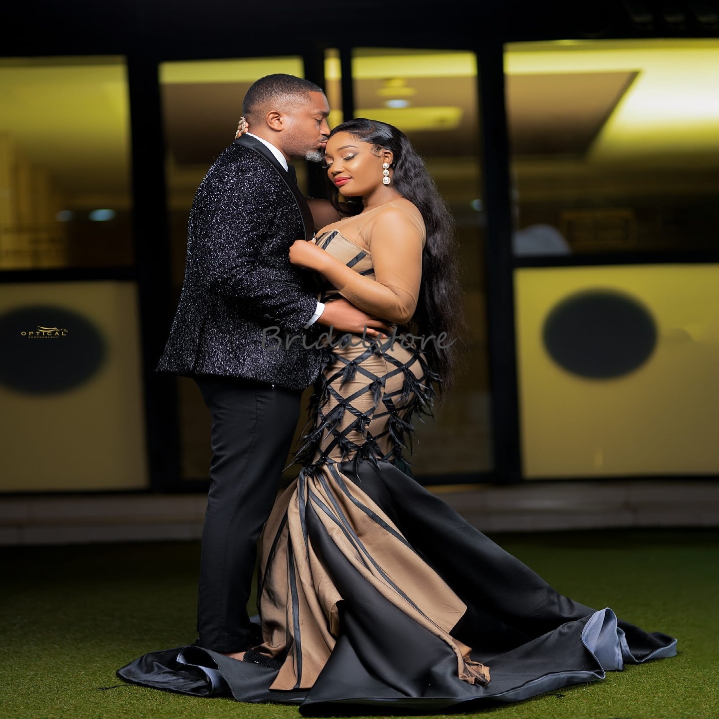 Luxury Champagne With Black Prom Dress O Neck Illusion Long Sleeve Mermaid Evening Dress 2025 Plus Size Feather Aso Ebi Formal Occasion Birthday Dress