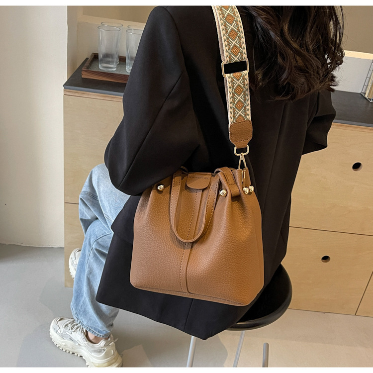 Free Shipping New Designer Bag For 2025 Cross-border Bag Women High-end Versatile Bucket Summer Luxury Wallet Wide Strap Shoulder Crossbody Ladies Han