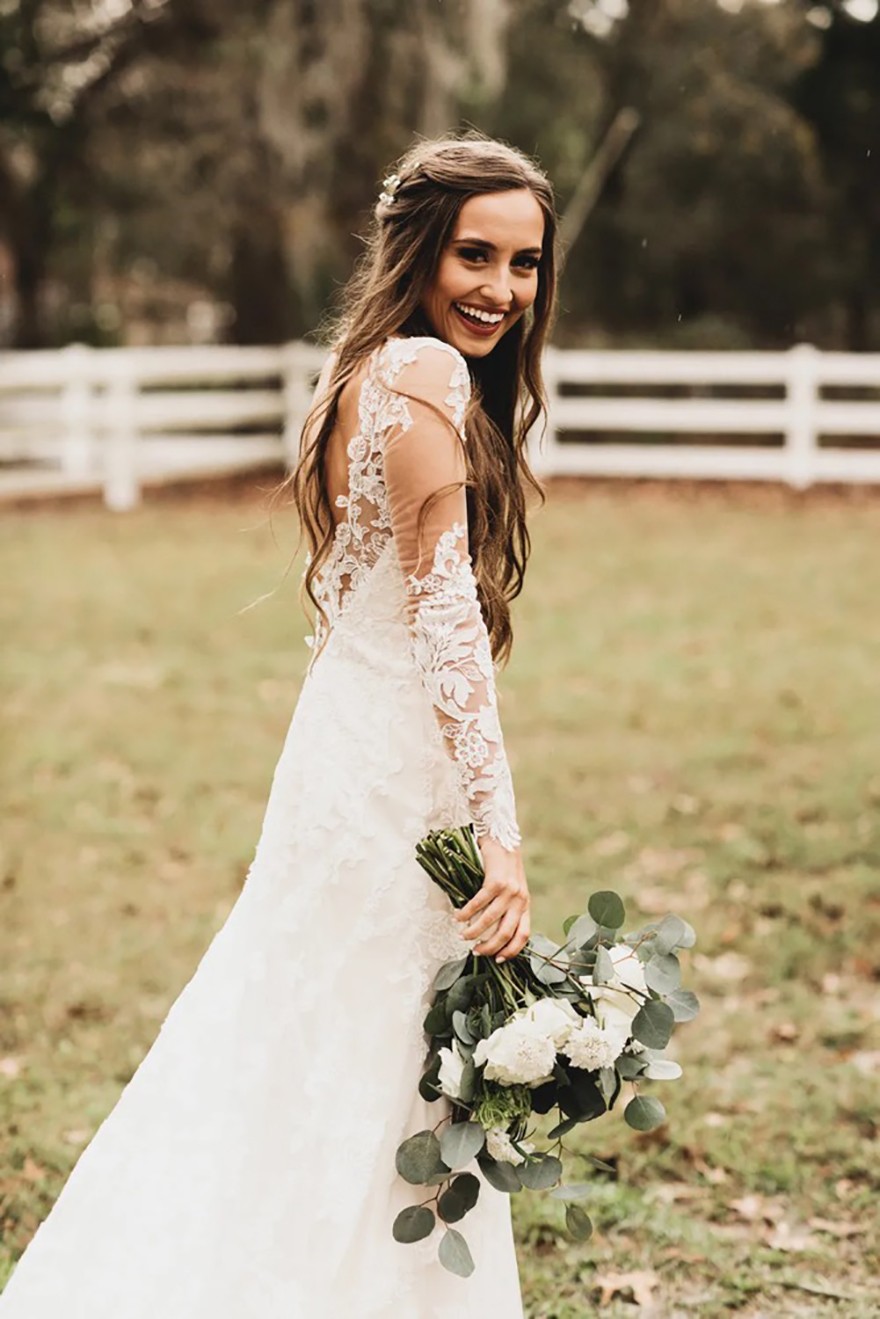 2025 New Vintage Spring Summer Lace Wedding Dresses Sheer Long Sleeves Open Back Beach Wedding Gowns for Garden Country