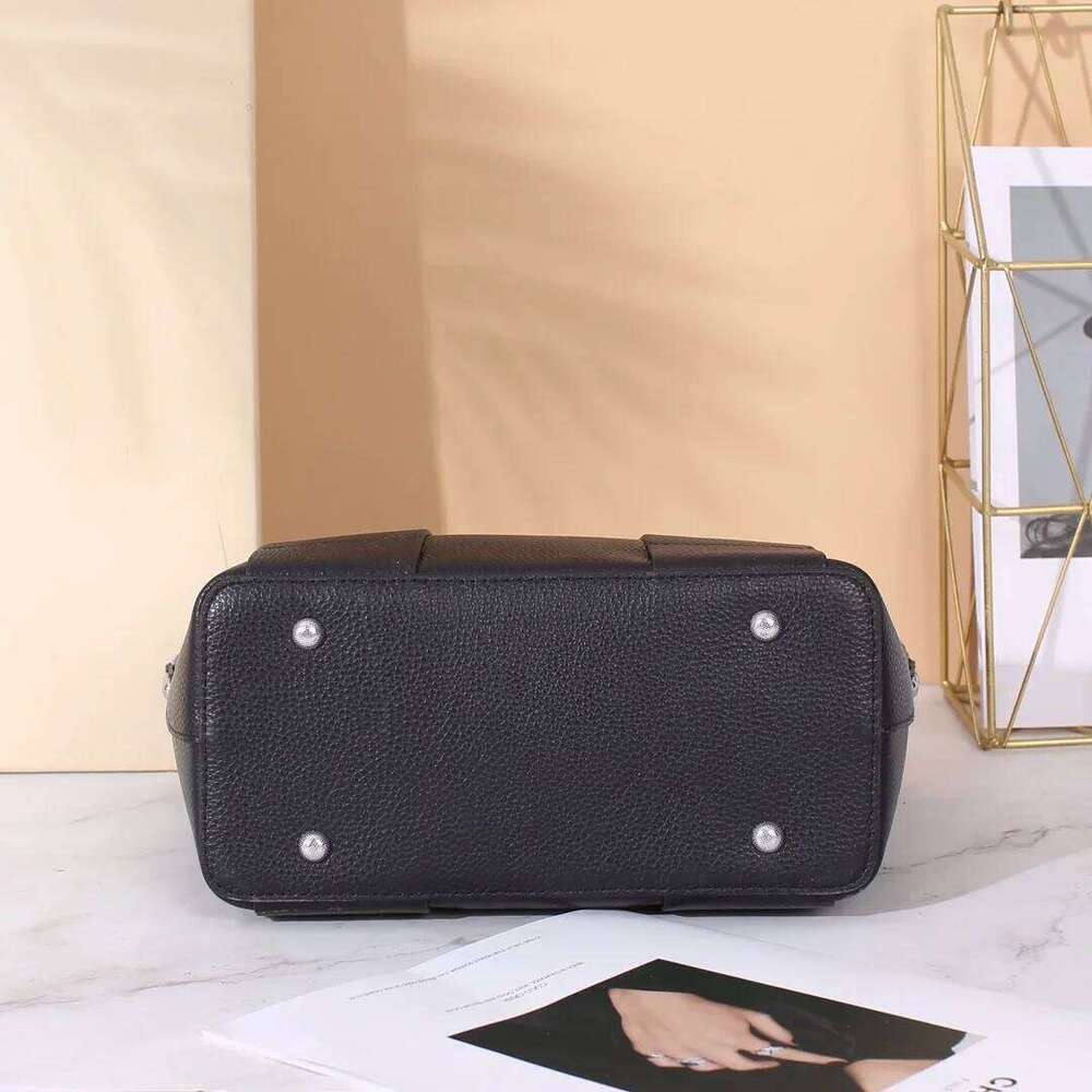 Genuine Leather Commuter Women's Designer Handbag New Fashion Tote Large Capacity Shoulder Crossbody Bag