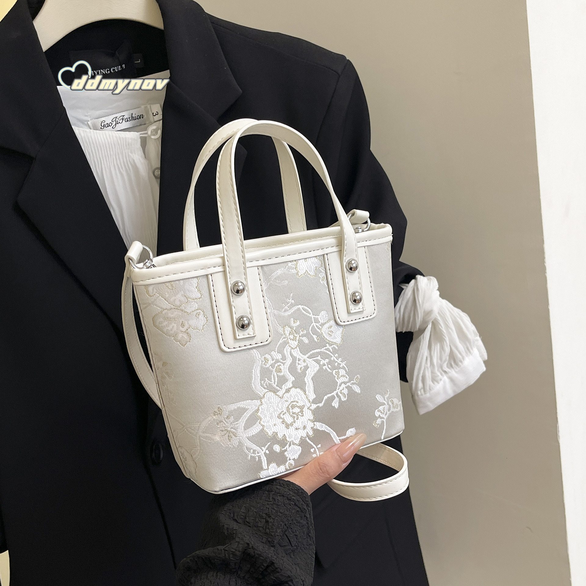 Super Popular Niche Embroidered Butterfly for Women 2025 New Trendy Versatile Crossbody Bag with Multiple Pockets Handbag ddmynov