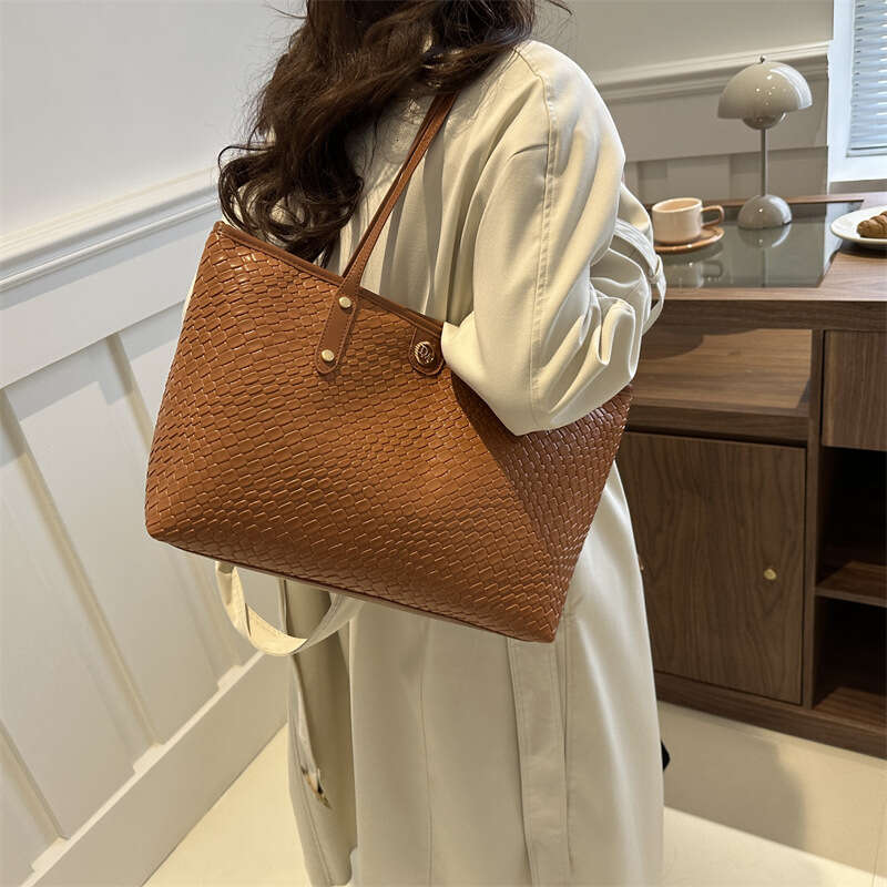 2024 New Women's Casual Large Capacity Tote for College Students Fashionable Simple Shoulder Bag