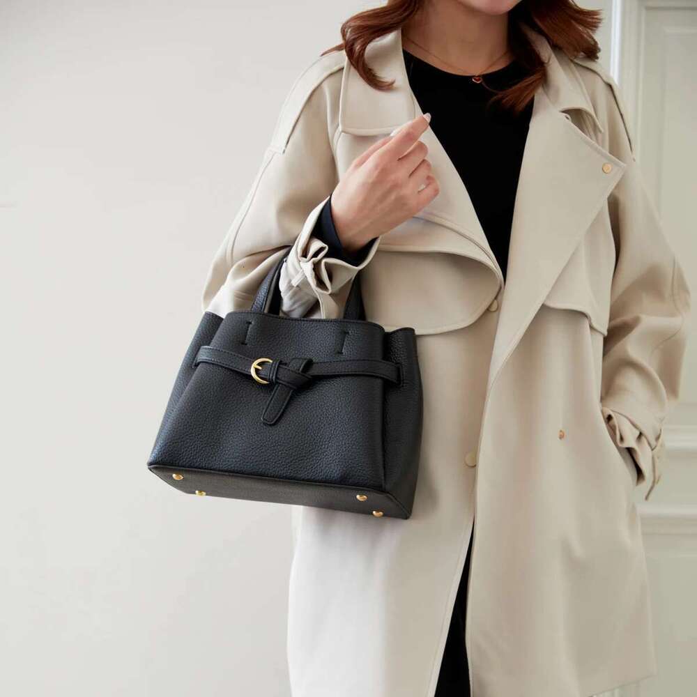 Women's Faux Leather Crossbody Bag Stylish Design Sparkling Chain Soft Material Lightweight Structure
