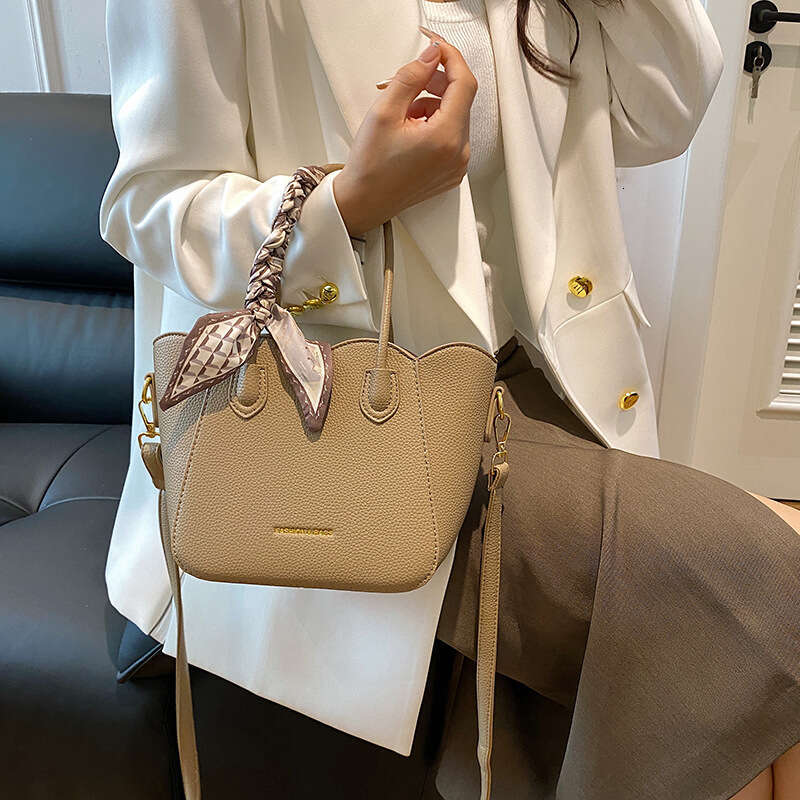 Fashionable Textured Handbag For Women New Simple Personality Versatile Shoulder Elegant Trendy Crossbody Tote Bag
