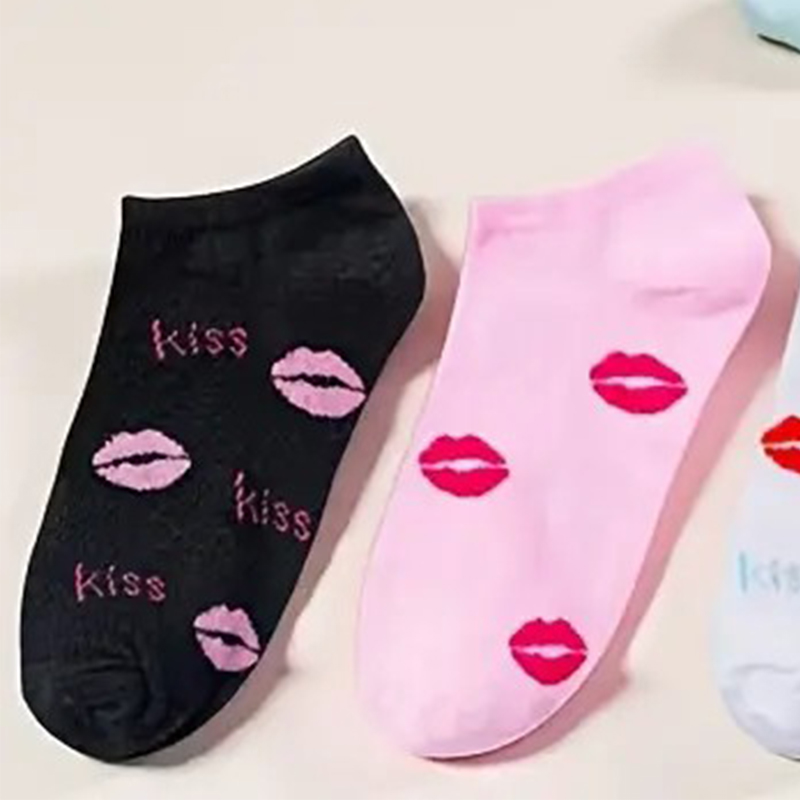 Academy-Inspired Women's Knitwear: Soft Low Cut Boat Socks Perfect for Seasonal Transitions
