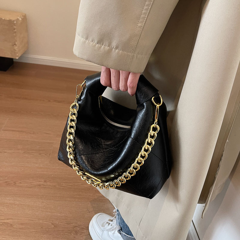 2025 New High-End Crossbody Quilted Chain Handbag Design Dumpling Bag for Women
