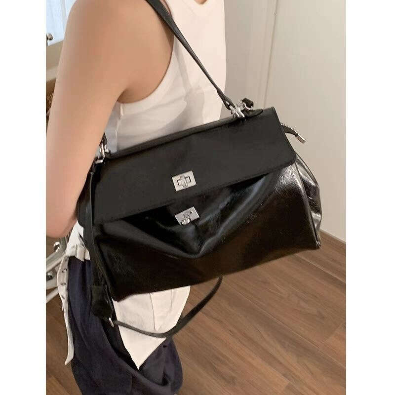 2025 New Large Capacity Commuter Crossbody High-end Solid Color Soft Leather Handbag Tote Fashion Simple Bag