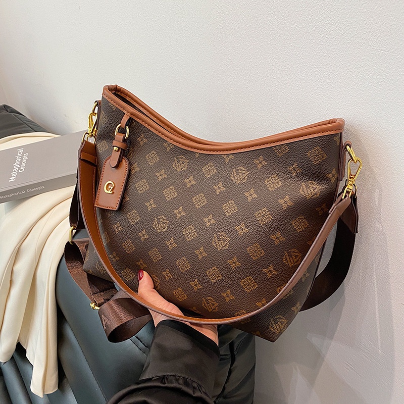 Free Shipping 2025 Designer Women's Luxury New Armband Wide Shoulder Strap Shoulder Bag Diagonal Cross Bag brown
