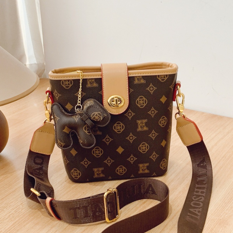 Free Shipping 2025 Designer Women's Luxury Fashion Shoulder Cross Bag Retro Bucket Bag Women