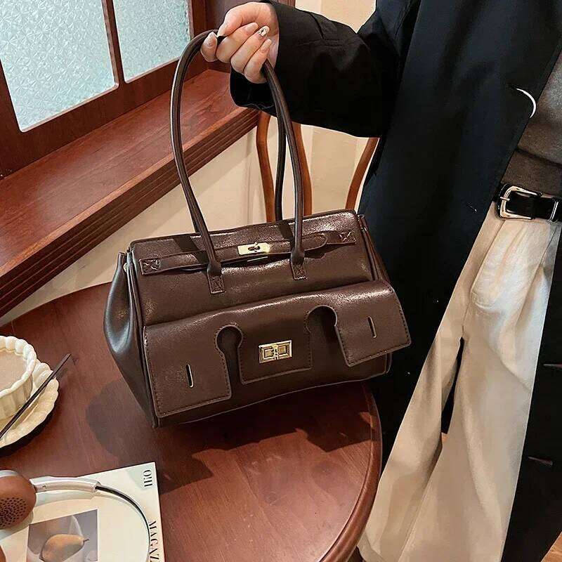 meet you autumn winter Large Capacity Vintage Lock shoulder bag Soft Leather Multi-pocket Quality Daily Commute handbag