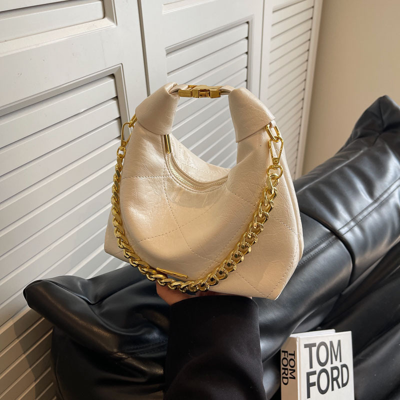 2025 New High-End Crossbody Quilted Chain Handbag Design Dumpling Bag for Women