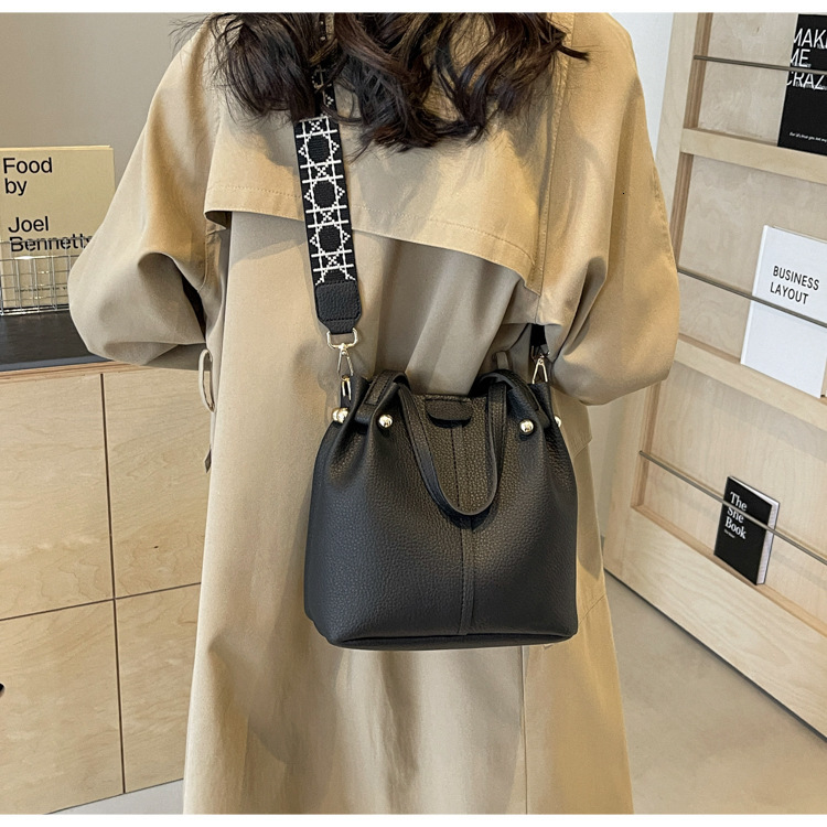 Free Shipping New Designer Bag For 2025 Cross-border Bag Women High-end Versatile Bucket Summer Luxury Wallet Wide Strap Shoulder Crossbody Ladies Han
