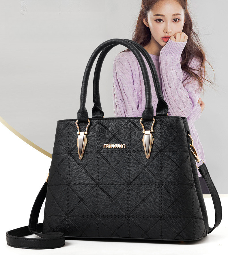 Free Shipping 2025 New Designer Bag Outdoor Beach Bag Women's Embroidered Handbag High-quality Trendy Shoulder Bag