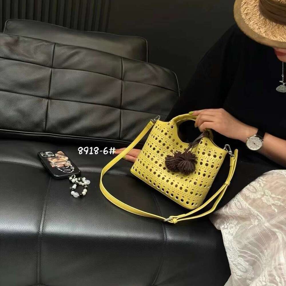 2025 New Hollow Out Handbag Summer Niche Versatile Crossbody Beach Photo Shoot Women's Bag