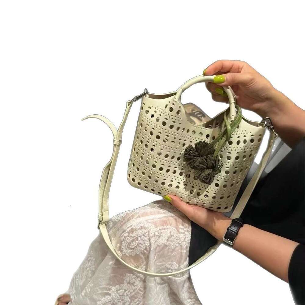 2025 New Hollow Out Handbag Summer Niche Versatile Crossbody Beach Photo Shoot Women's Bag