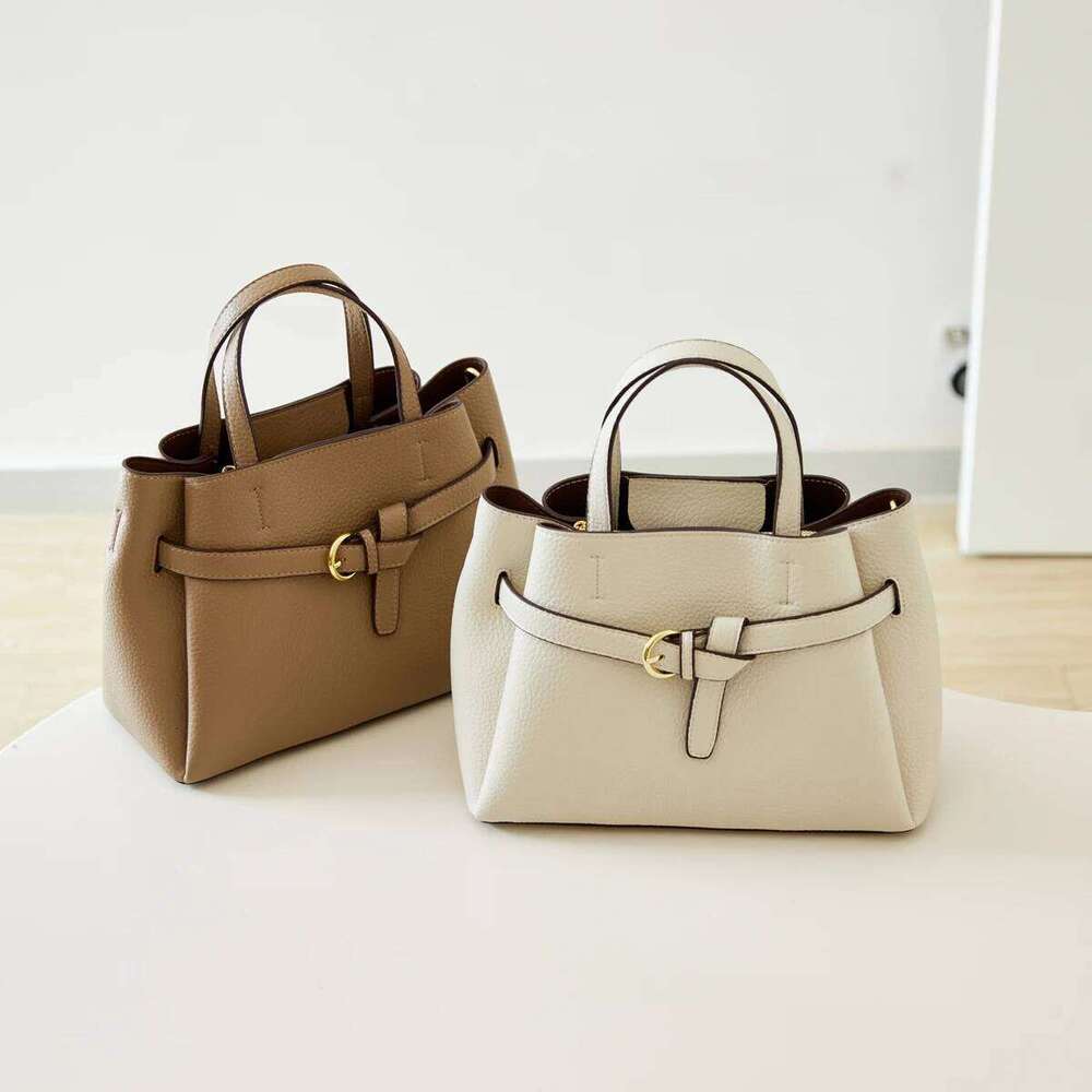 Women's Faux Leather Crossbody Bag Stylish Design Sparkling Chain Soft Material Lightweight Structure