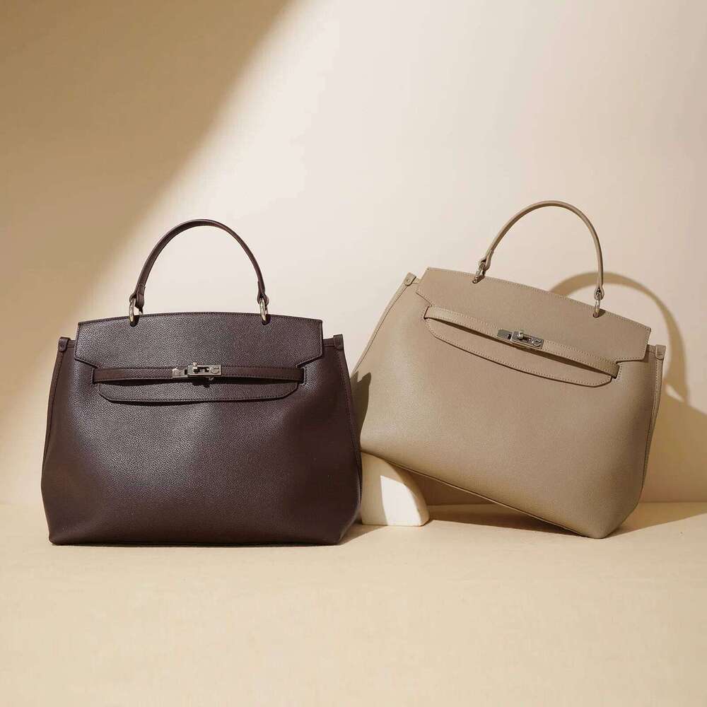 Vintage Autumn New Women's Handbag Versatile Single Shoulder Slant Cross Platinum Fashionable Feeling Small Bag