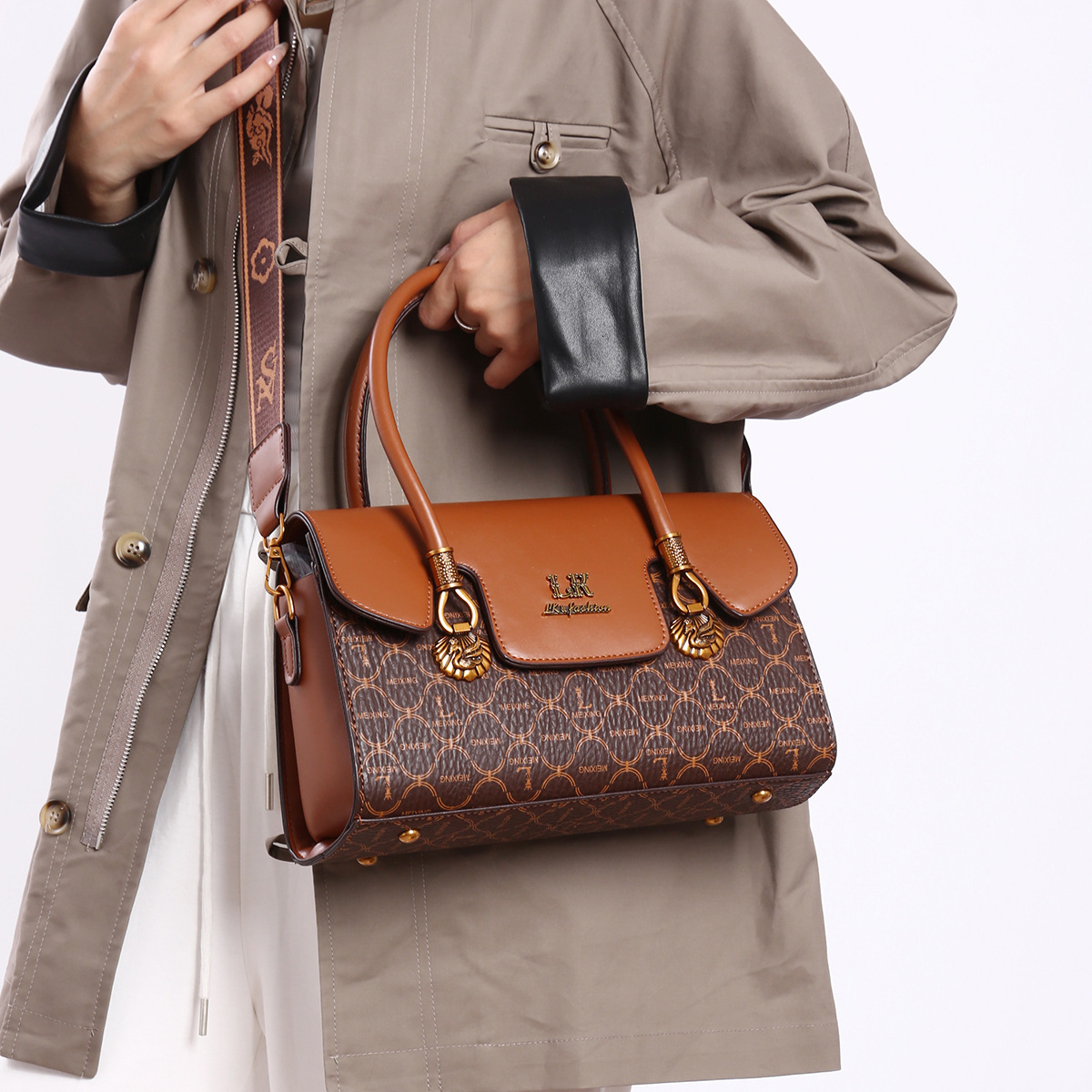 Luxury Wallet Free Shipping 2025 New Designer Bag Retro Fashion Multi Functional Lightweight Handbag Printed Shoulder Width Women's Shoulder Bag