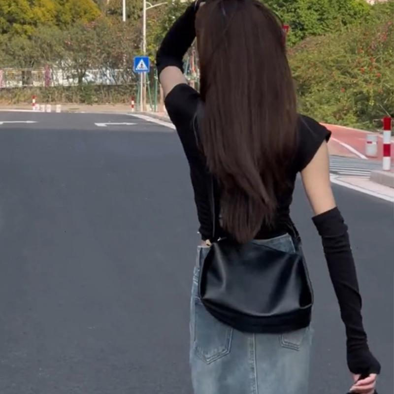 Free Shipping 2025 New Designer Bag Women's Luxury Wallet Trendy Black Design Texture Niche Multifunctional Armpit Bag