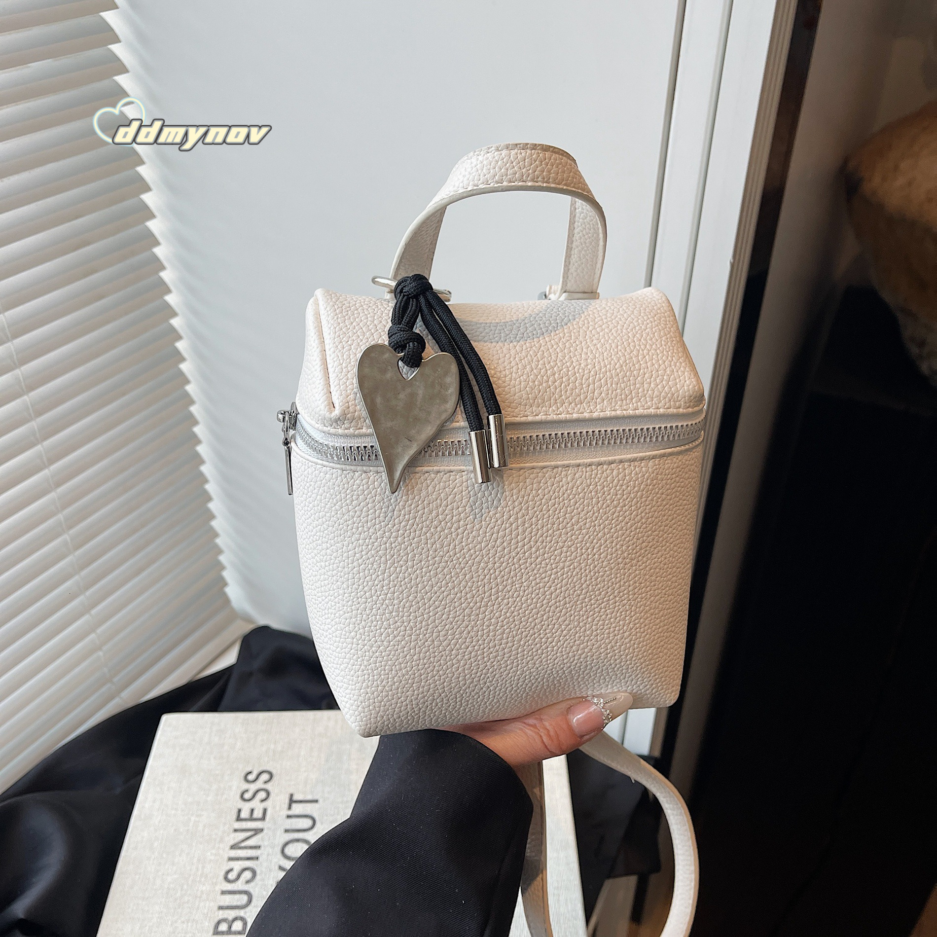 Korean Style Fashionable Handbag Small Square Trendy Solid Color Women's New Simple Commuter Shoulder Crossbody Bag ddmynov