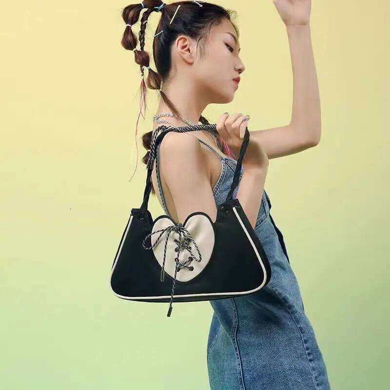 Boston Women 2025 New Summer Niche Design Sense Underarm Package Single Shoulder Body Hobos Bag Sweet Ins Half Moon Handbag