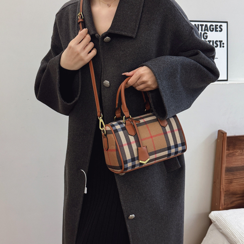 Designer bag free shipping 2025 new fashionable commuting high-end texture printed pillow bag hand-held shoulder crossbody bag for women