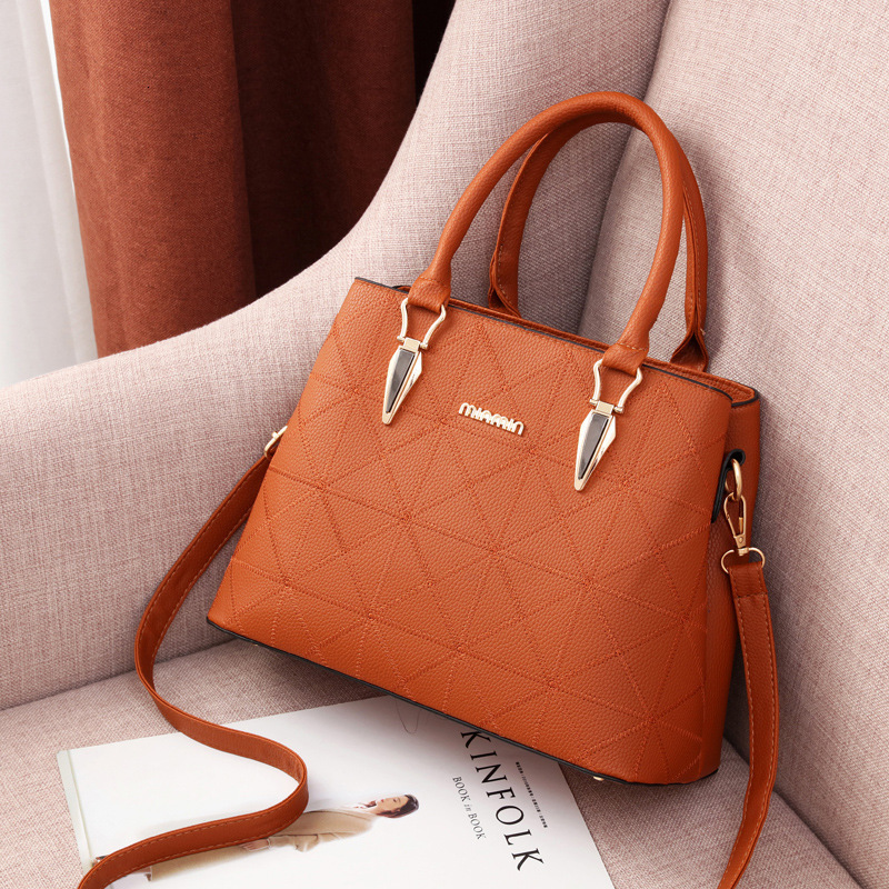 Free Shipping 2025 New Designer Bag Outdoor Beach Bag Women's Embroidered Handbag High-quality Trendy Shoulder Bag