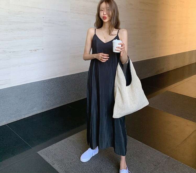 Niche Design INS Style Spring Summer New Woven Shoulder 2023 Trendy Beach Vacation Fashion Straw Bag