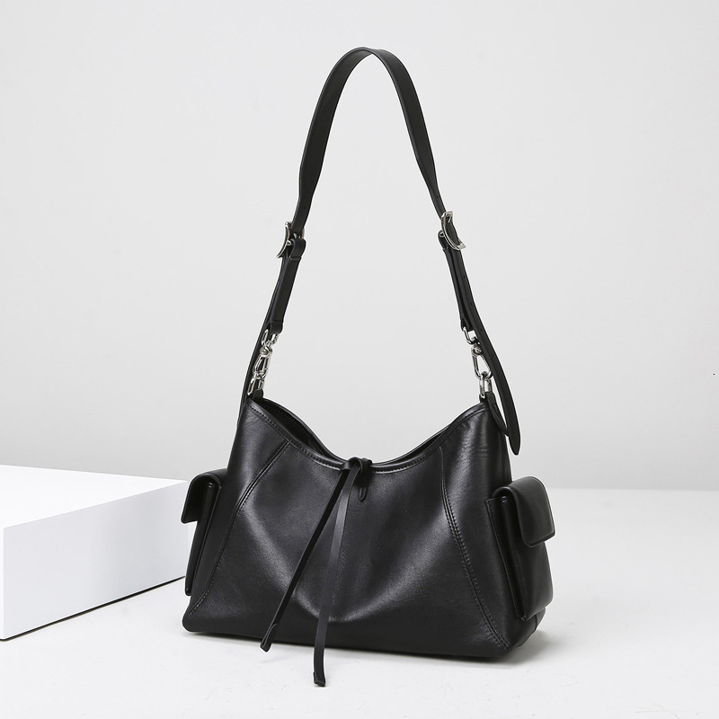 New Single High-End Black Warrior Tote Simple Large Capacity for Women Versatile Commuter Shoulder Bag