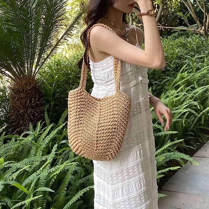 This Year's Super Niche Design Woven 2024 New Women's Popular Single Shoulder Bag Tote Bucket Bags