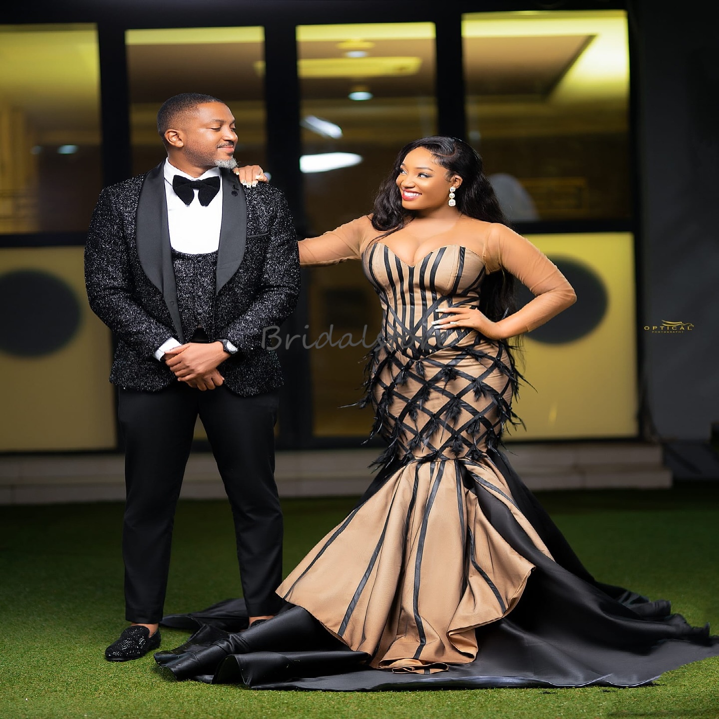 Luxury Champagne With Black Prom Dress O Neck Illusion Long Sleeve Mermaid Evening Dress 2025 Plus Size Feather Aso Ebi Formal Occasion Birthday Dress
