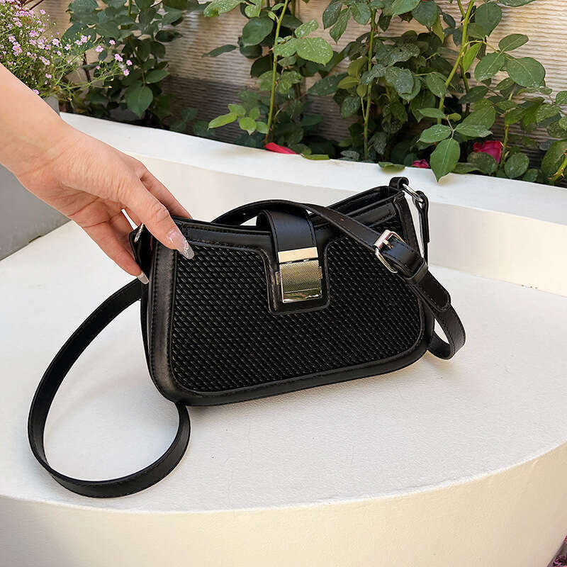 Minimalist Texture Shoulder Niche Design 2024 New Trend Casual Crossbody Fashion Underarm Women's Bag GUHUISHU