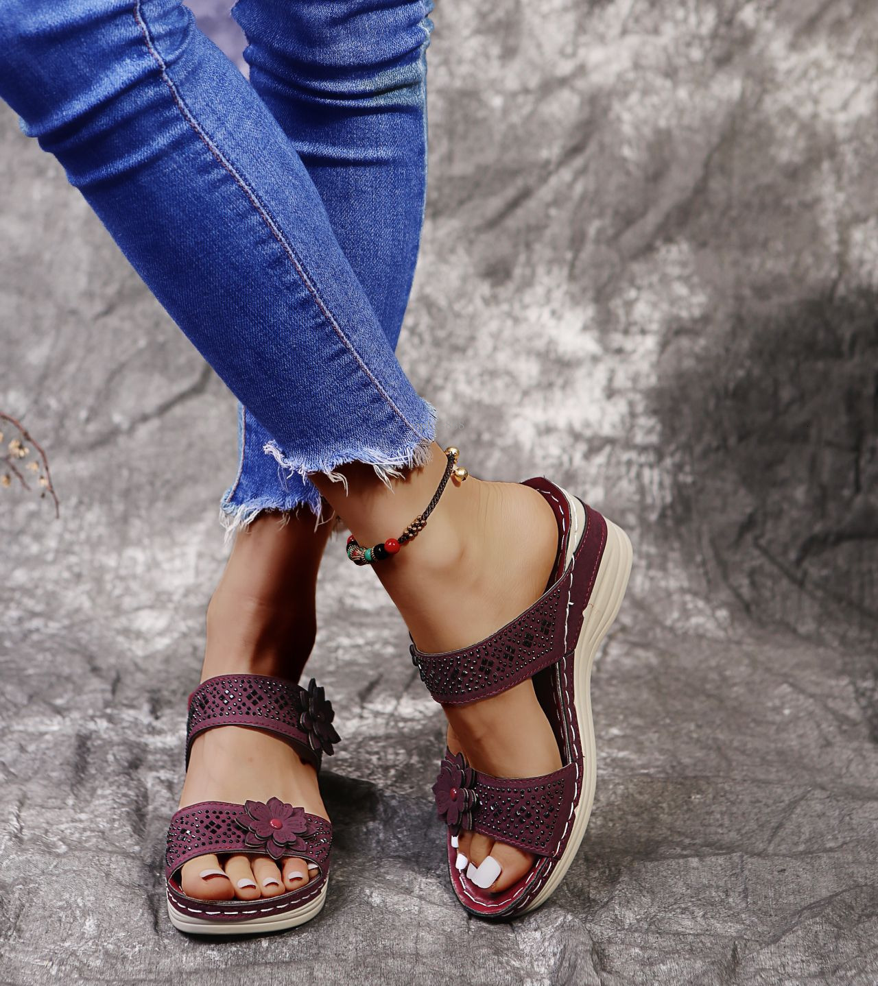 2025 Summer New Sandals Beach Flower Large Size Women's Shoes Rhinestone Slippers Designer sandals Outdoor Women's Wedge Comfortable One-Str