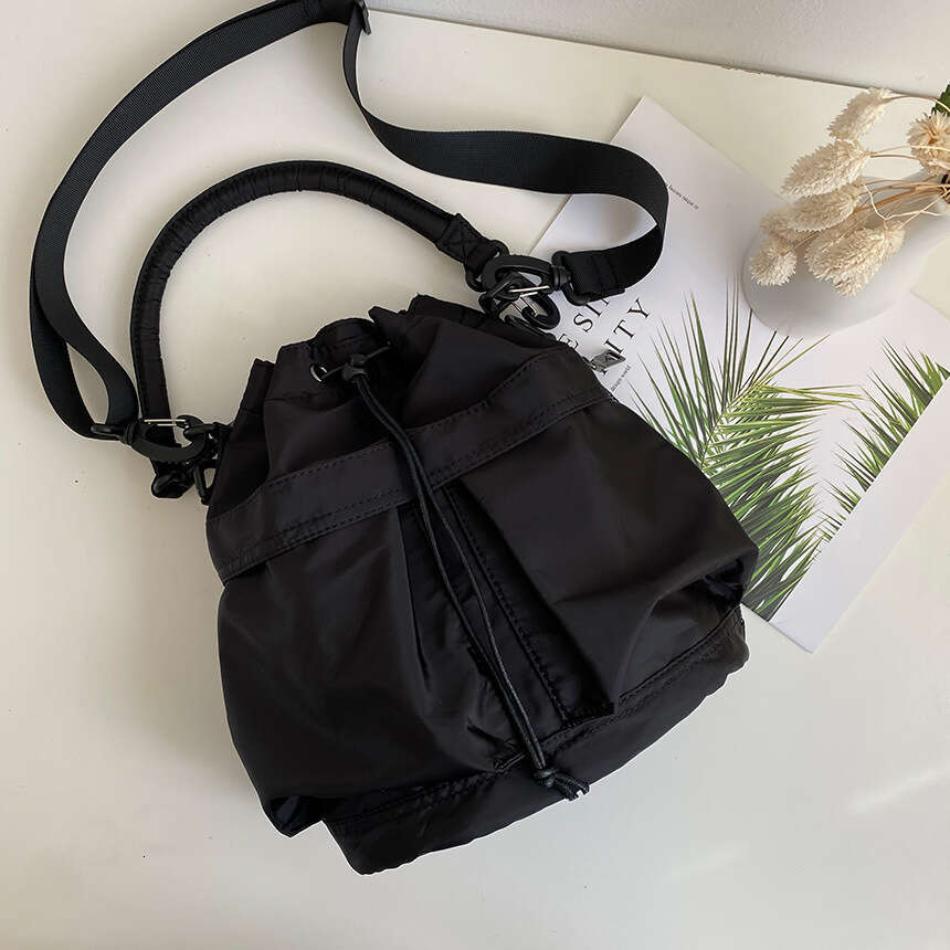 Single Shoulder for Women Versatile Large Capacity 2023 New Nylon Handbag Niche High-end Drawstring Underarm Crossbody Bag