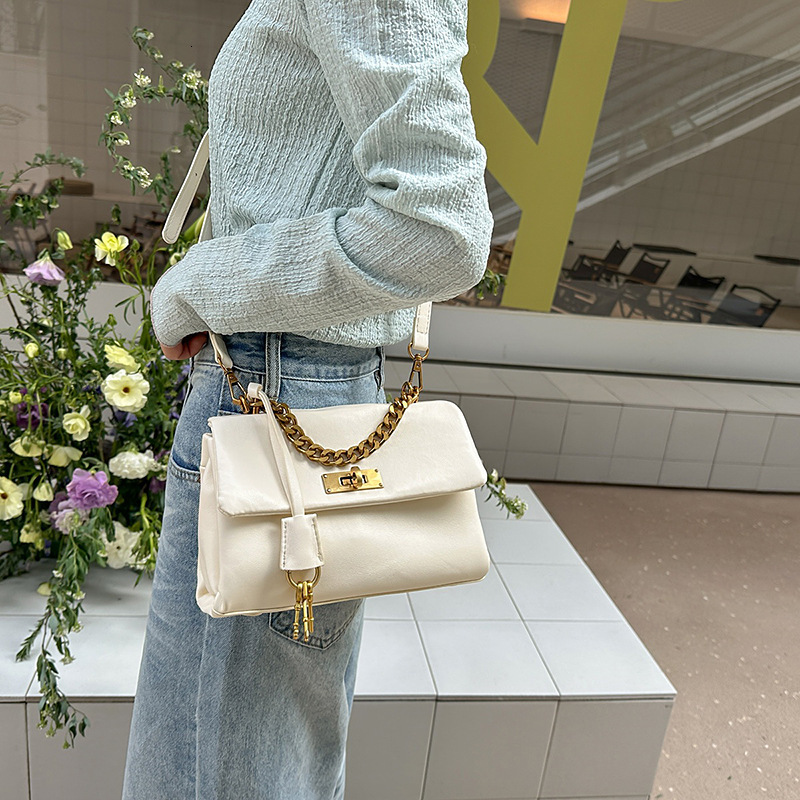Crossbody Simple Fashion C Brand Same Style Korean Version High-end Versatile Chain Women's Commuter Shoulder Bag Women